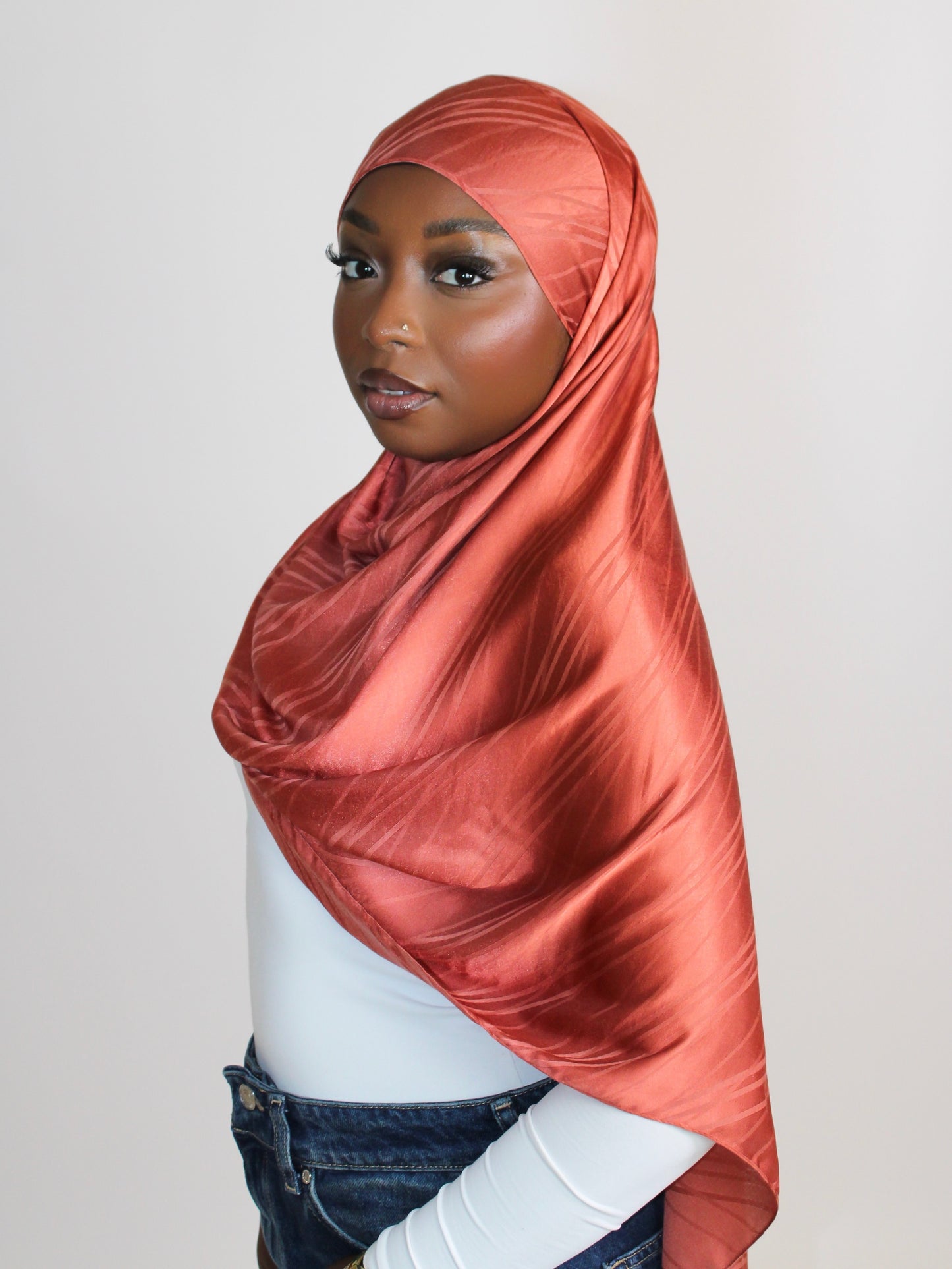 Voile à motifs avec bonnet inclus