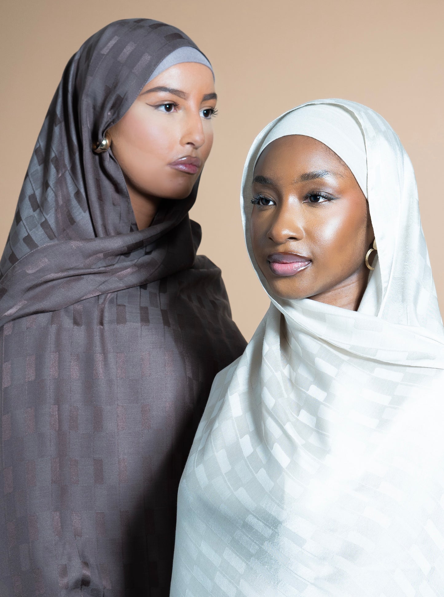 Voile à motifs avec bonnet inclus